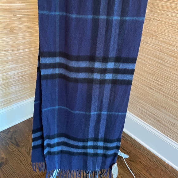 Burberry Medium Navy Plaid Reversible Cashmere Fringe Scarf - Picture 1 of 6